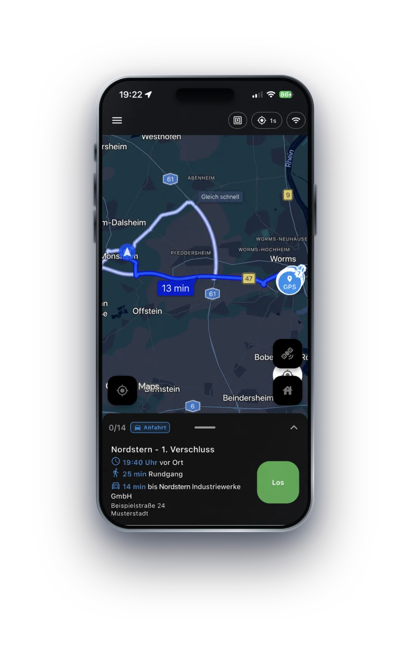 Frontales iPhone mit der Navigation der SecuritGo Mobile-App, nächstem Objekt und Ankunftszeit.